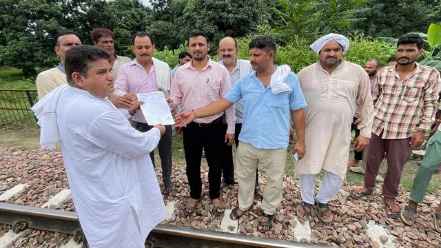 अंडरपास को लेकर जताया विरोध; जलभराव व आवागमन बाधित होने की आशंका, ग्रामीणों ने टीम को लौटाया बैरंग

